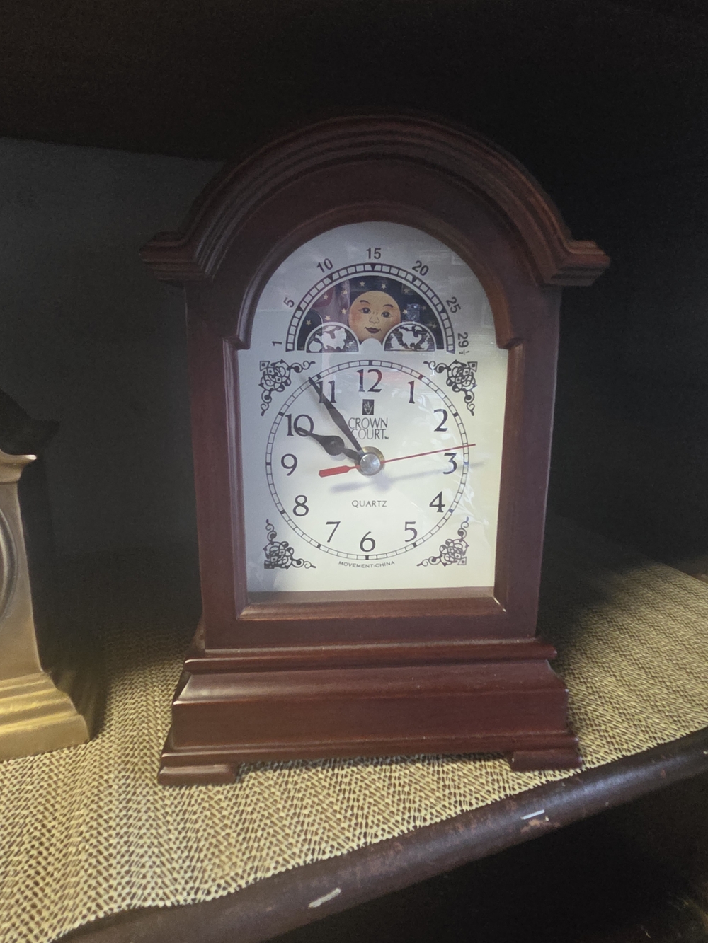 CROWN COURT QUARTZ Mahogany MA TLE Clock  MOON PHASE DIAL